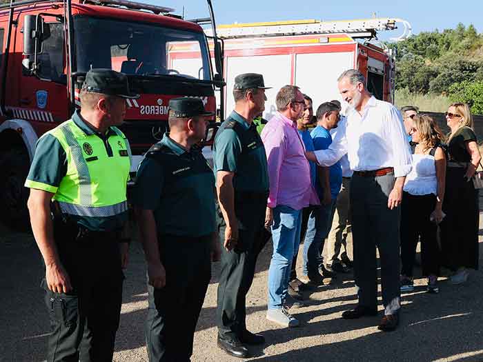 El rey Felipe visita Las Hurdes tras los incendios