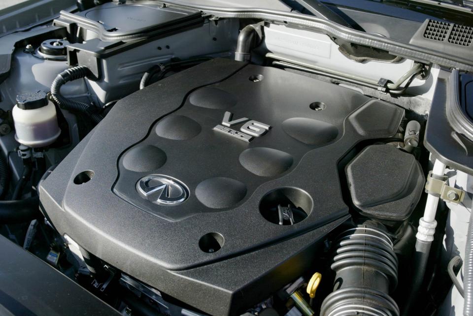 3,5-liters V6:an i 2005 års Infiniti FX35