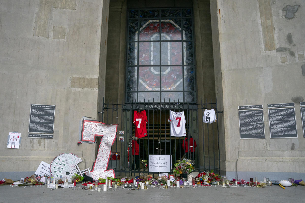 Pittsburgh Steelers Dwayne Haskins' Parents Didn't Attend Funeral Held by  His Widow, Instead Planned Separate Burials