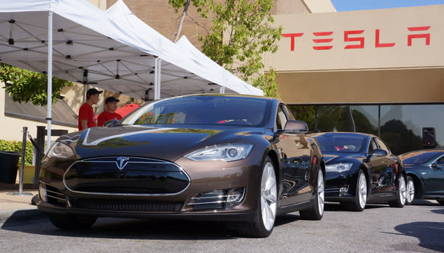 Tesla Model S on tour