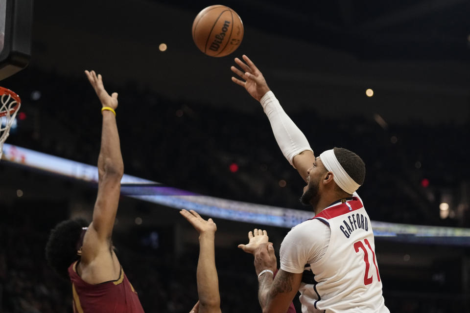 Washington Wizards center Daniel Gafford (21) shoots over Cleveland Cavaliers center Jarrett Allen, left, in the first half of an NBA basketball game Wednesday, Jan. 3, 2024 in Cleveland. (AP Photo/Sue Ogrocki)