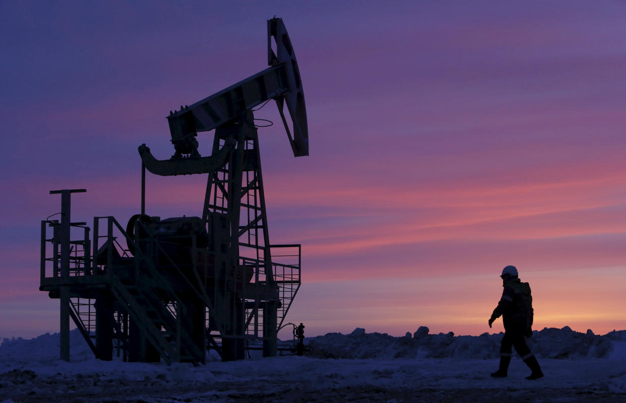 A worker at an oil field owned by Bashneft, Bashkortostan, Russia, January 28, 2015.      REUTERS/Sergei Karpukhin/File Photo