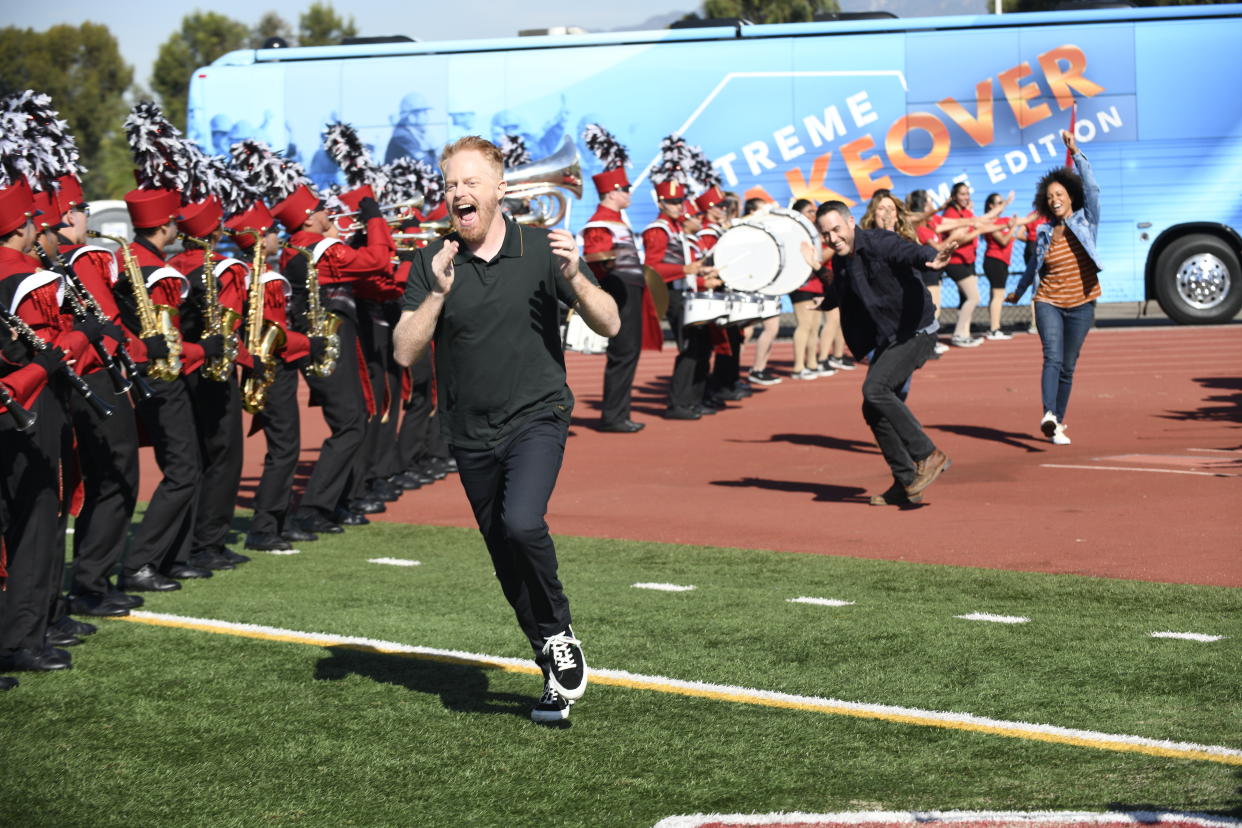 Jesse Tyler Ferguson is the new host of Extreme Makeover: Home Edition. (Photo: Courtesy of HGTV)