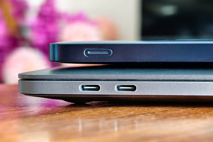 Baseus Blade 2 laptop thickness compared to 12-inch MacBook Pro 2020.