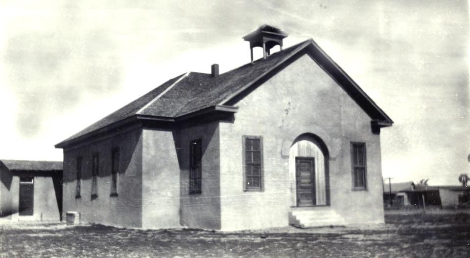 The original Blackwell School building as it looked in 1909.