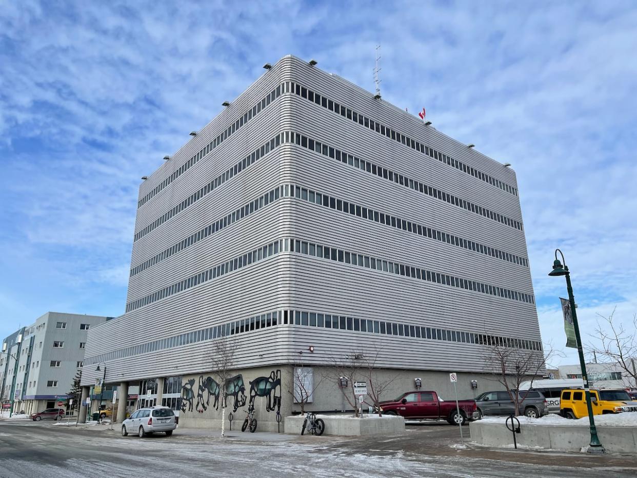 The courthouse in Yellowknife. Łutsel K'e Dene First Nation lawyers on Tuesday rebutted evidence presented earlier by Ron Barlas's lawyers in an ongoing legal battle with the suspended Denesoline CEO. (Robert Holden - CBC - image credit)