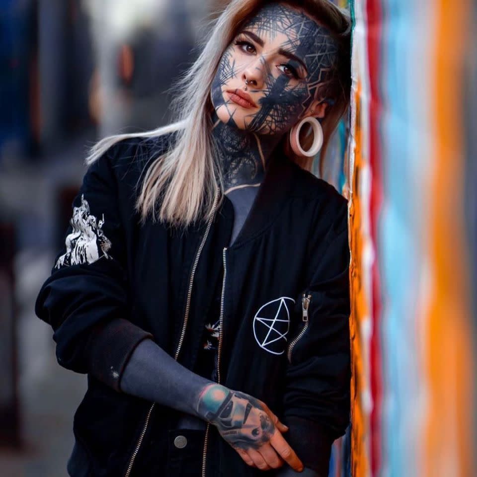 Nadine Anderson, una auxiliar de enfermería de Dundee, Escocia, siempre ha sentido fascinación por los tatuajes o las modificaciones corporales (Fuente: Australscope).