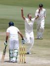 Australia's Peter Siddle celebrates as he takes the wicket of South Africa's Faf du Plessis (L) during the fourth day of their first cricket test match in Pretoria February 15, 2014. REUTERS/Mike Hutchings (SOUTH AFRICA - Tags: SPORT CRICKET)