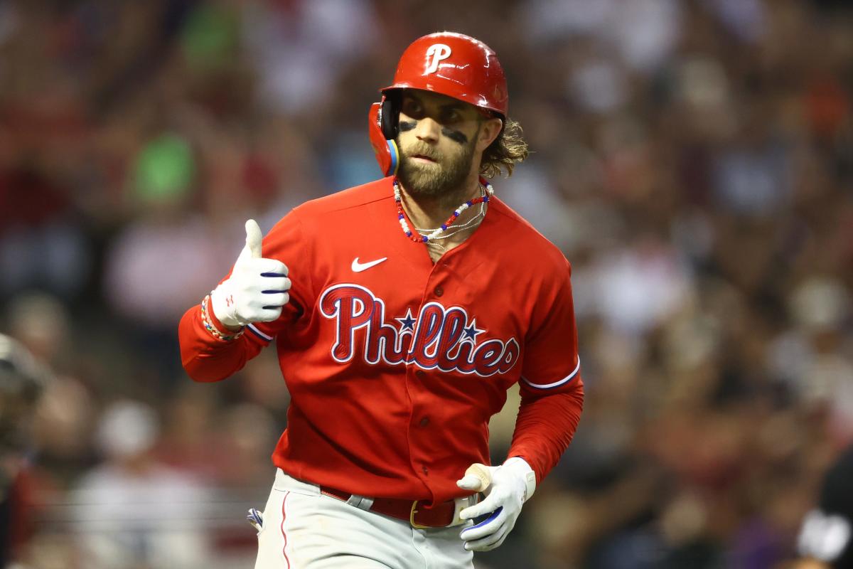 Bryce Harper, Kyle Schwarber homer as Phillies take NLCS opener