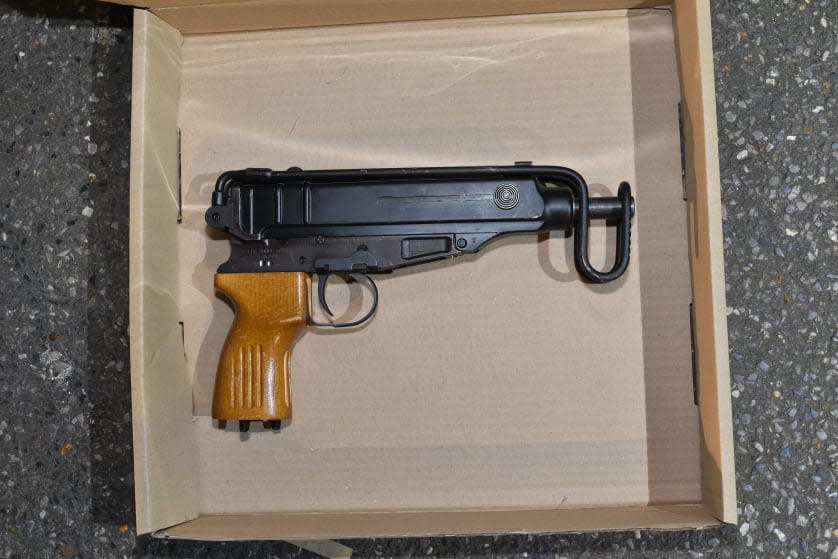 <p>A Scorpion machine gun seized in west London</p> (Met Police)