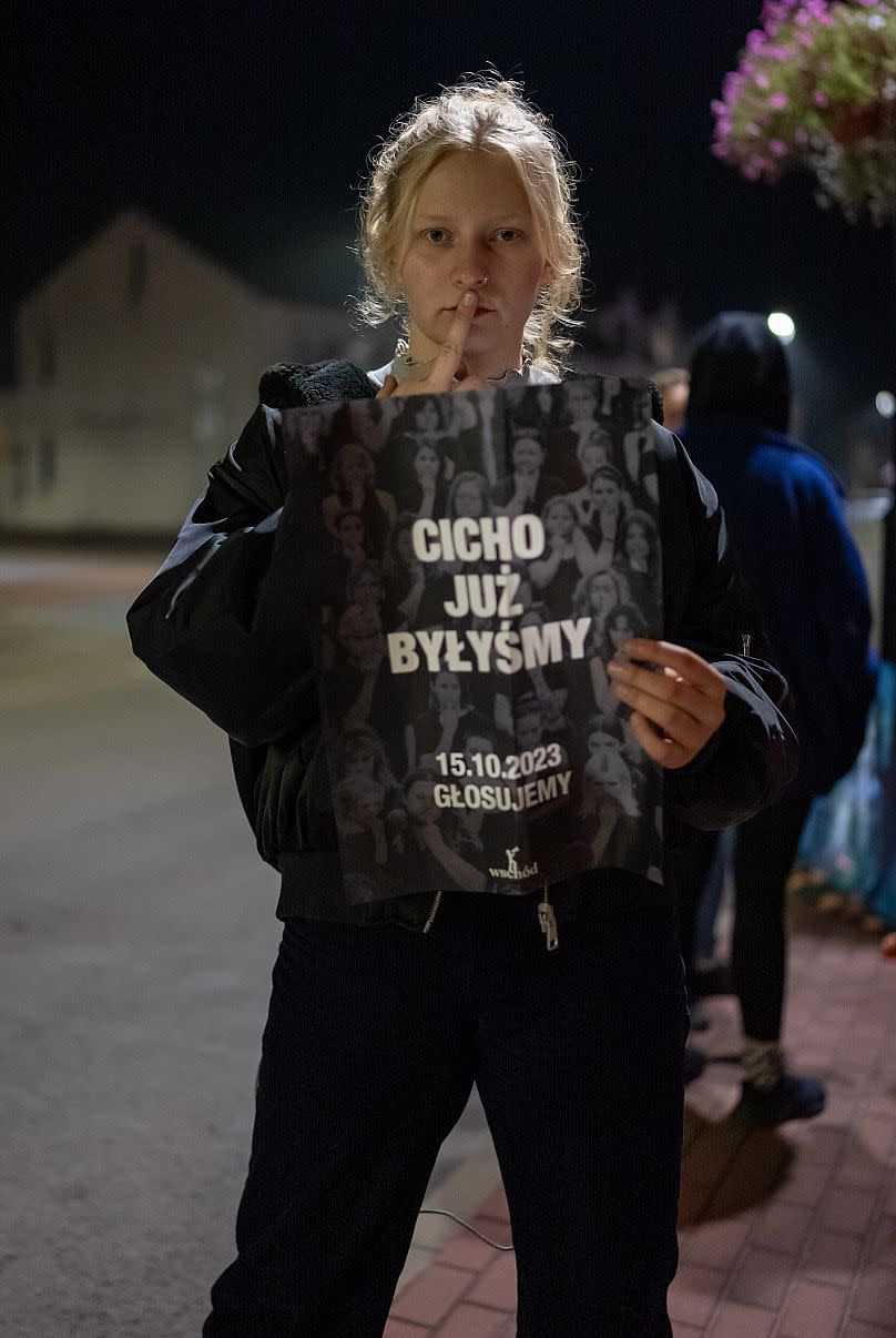 Wiktoria Jędroszkowiak from Wschód ahead of the elections. Her sign reads “We have been quiet already - on 15 October, we vote.”