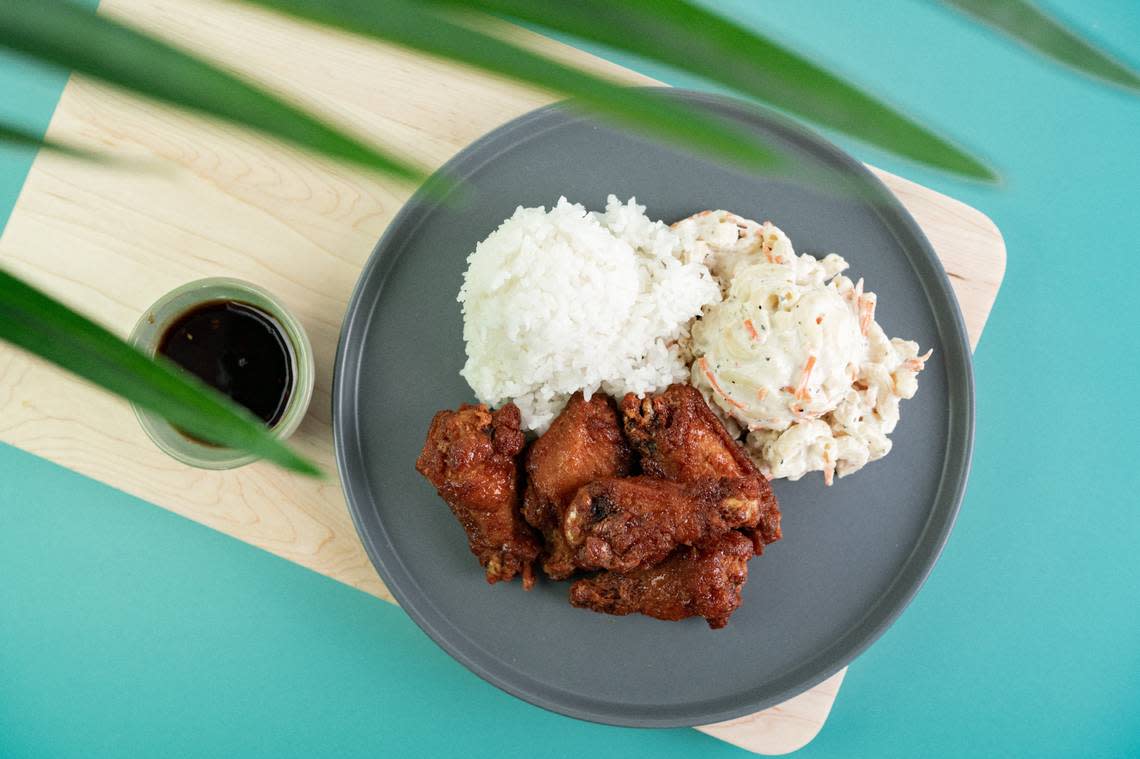 Mo’ Bettahs offers traditional Hawaiian-plate meals with a protein (including steak, chicken, pork or shrimp tempura), rice and macaroni salad, or tossed salad.