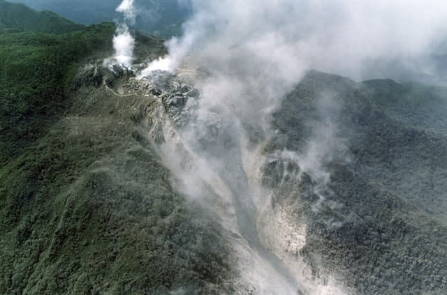 White smoke billows from the crater of Mount Unzen in Shimabara, southern Japan, in 1991 before the volcano erupted again