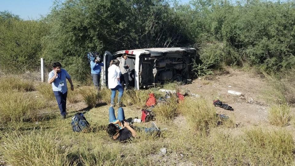 Accidente del vehículo que transportaba a miembros de la prensa que cubren las actividades del presidente de México | FOTO: CUARTOSCURO.COM