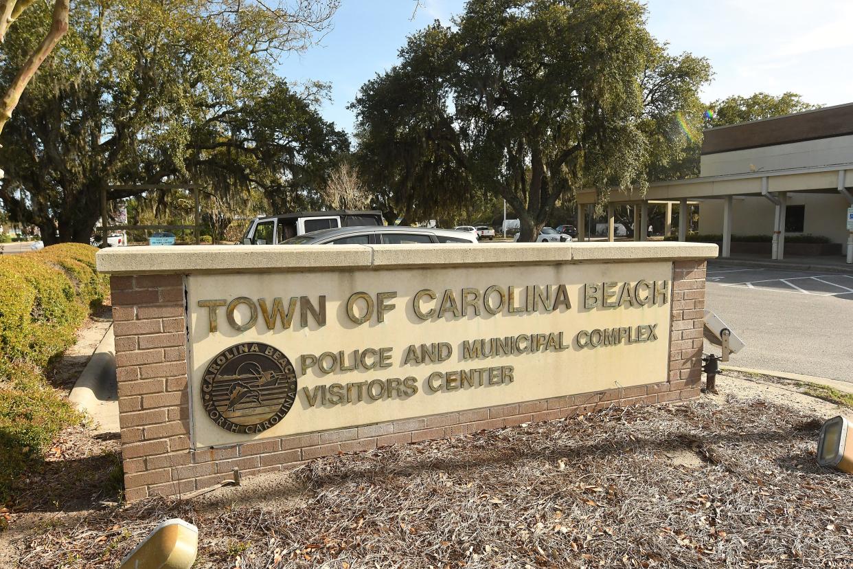 A Wilmington man faces several charges after Carolina Beach police say he fled from a traffic stop.