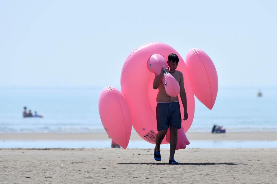 35 Photos That Capture Europe’s Sweltering Heatwave