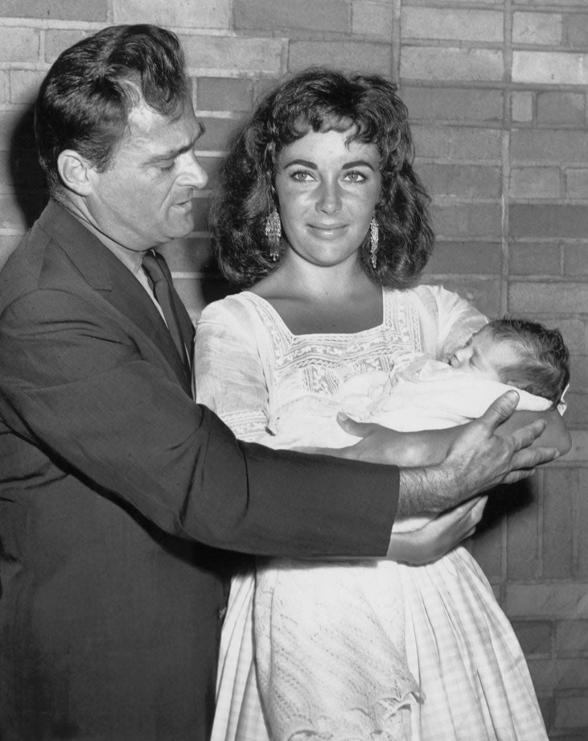 elizabeth taylor and mike todd bringing daughter home from hospital