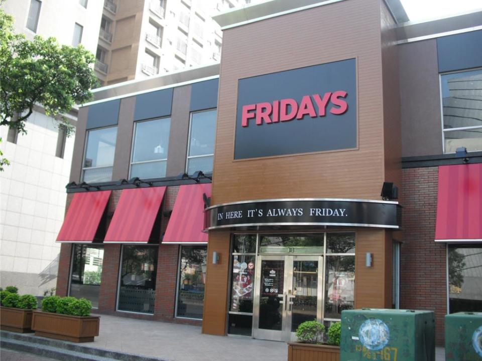 TGI FRIDAYS 桃園餐廳將於3月24日結束營業，即日起展開系列「17慶畢業」活動。圖／TGI FRIDAYS提供