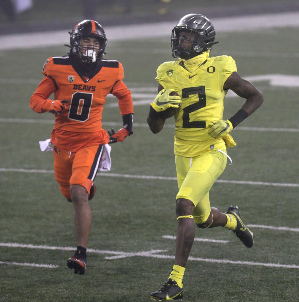 Oregon&#39;s Devon Williams (2) outruns Oregon State&#39;s Akili Arnold for a second-quarter touchdown reception during the Beavers&#39; 41-38 win over the Ducks last year in a foggy Reser Stadium in Corvallis.