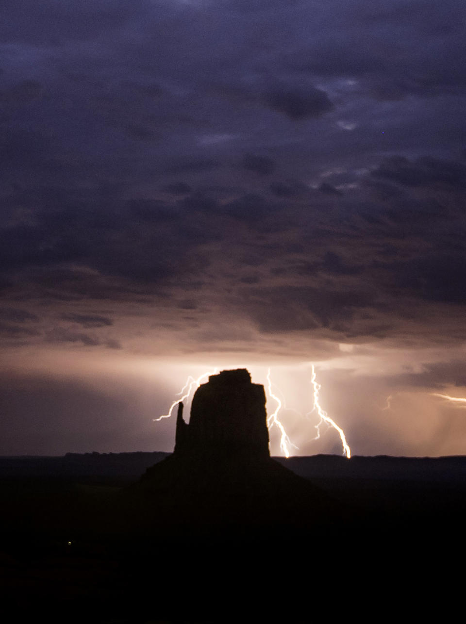<p>Rain and lightning bolts hammer the desolate terrain of Monument Valley, Ariz. (Photo: Jennifer Khordi/Caters News) </p>