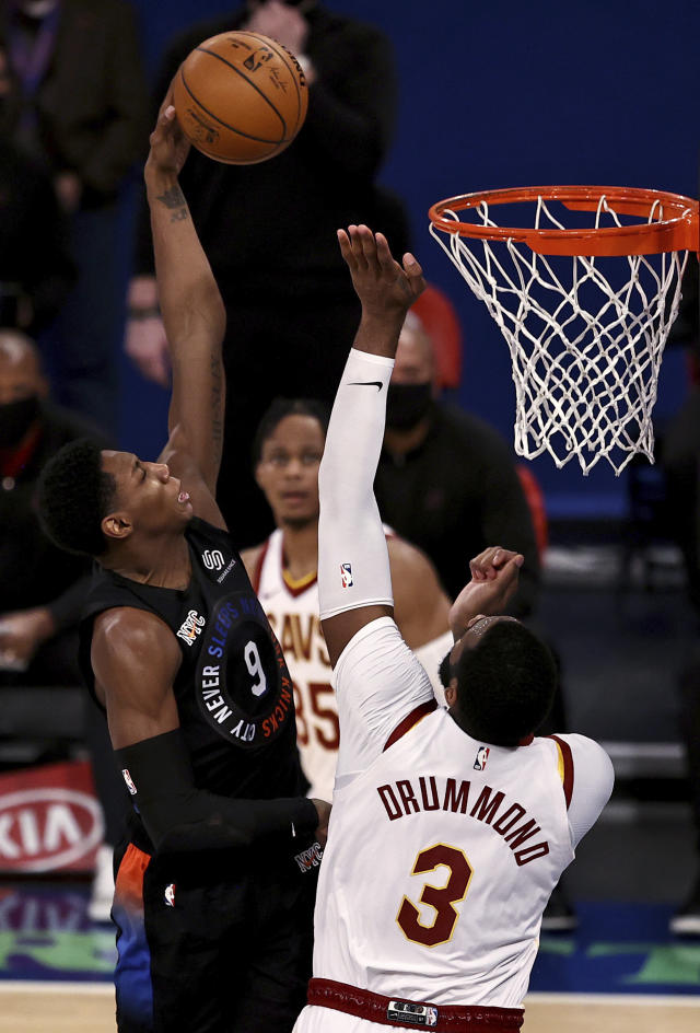 Knicks snap 3-game losing streak with 102-81 rout of Cavs - The San Diego  Union-Tribune