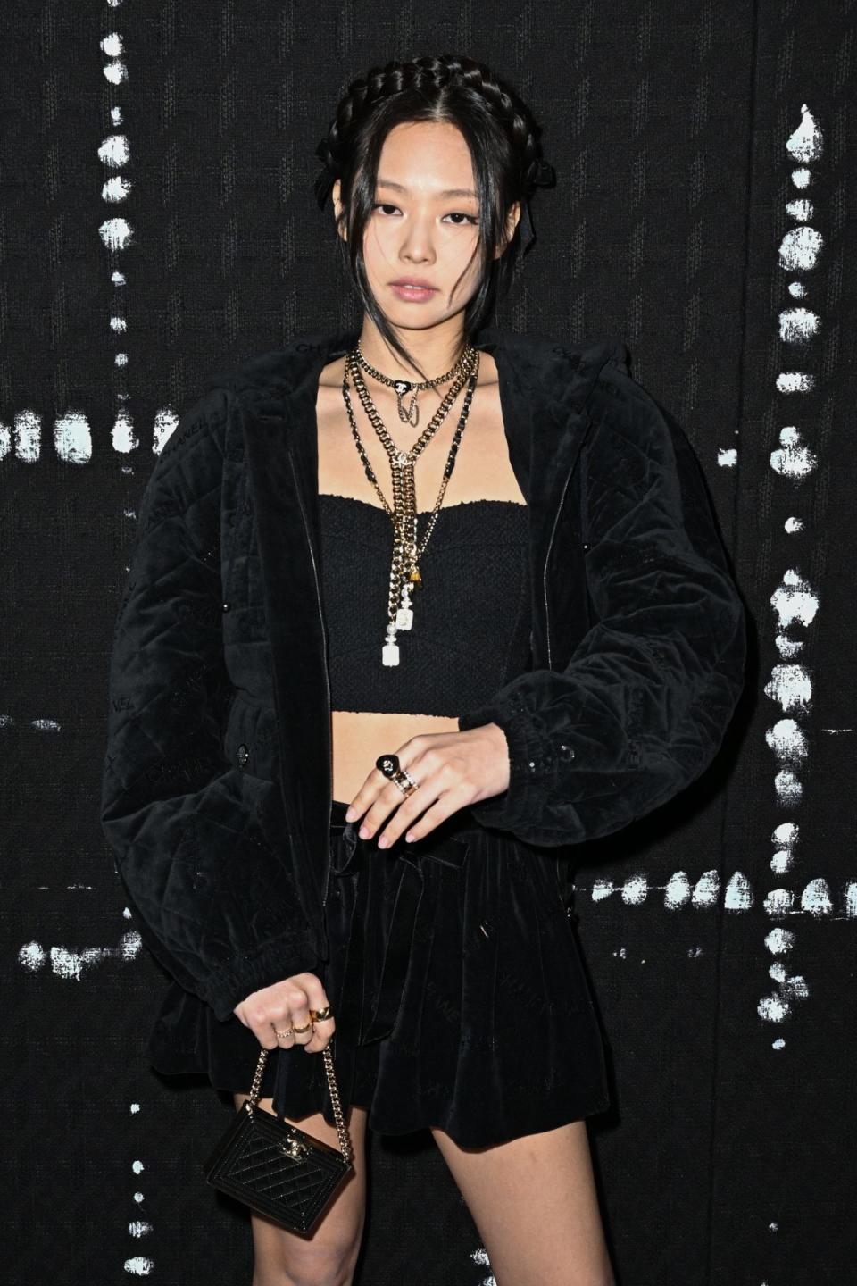 PARIS, FRANCE - MARCH 08: (EDITORIAL USE ONLY - For Non-Editorial use please seek approval from Fashion House) Kim Jennie attends the Chanel Womenswear Fall/Winter 2022/2023 show as part of Paris Fashion Week on March 08, 2022 in Paris, France. (Photo by Stephane Cardinale - Corbis/Corbis via Getty Images)