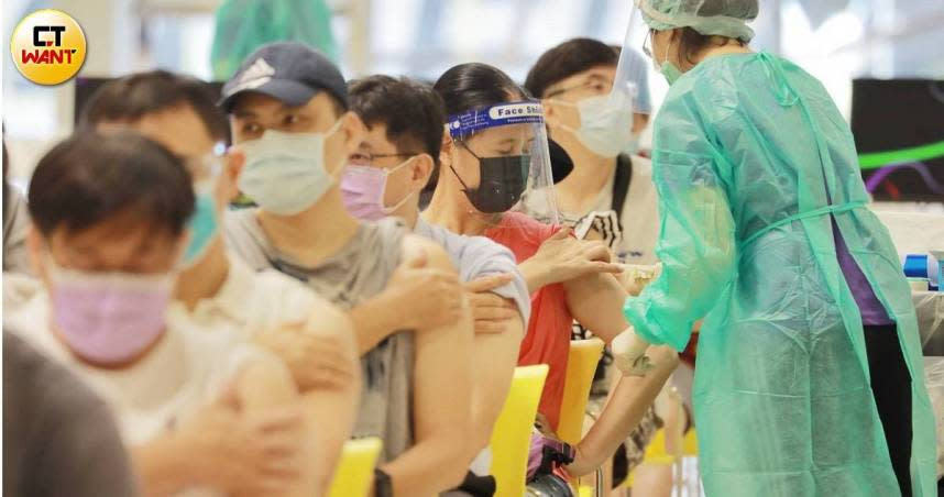 台灣目前三大品牌疫苗全面施打，希望衝高疫苗覆蓋率。（示意圖 非當事人／ 林士傑攝）