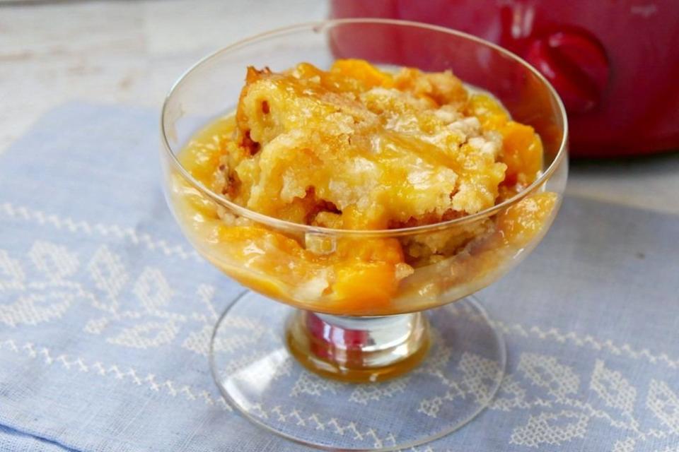 Slow Cooker Peach Cobbler