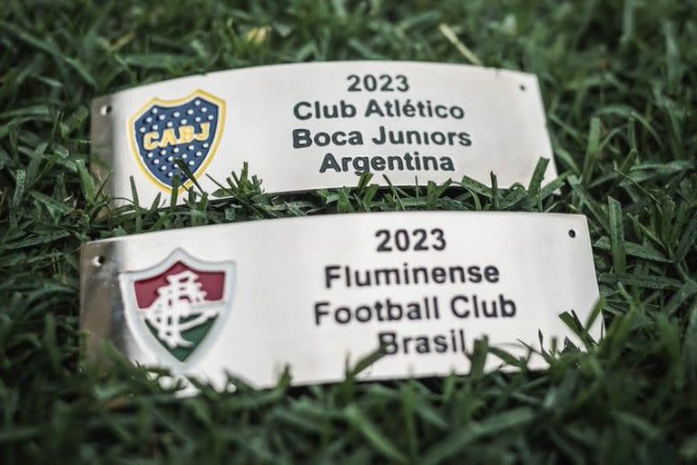 Las dos chapitas: Boca o Fluminense.
Solo una quedará eternizada en la base de la Copa Libertadores