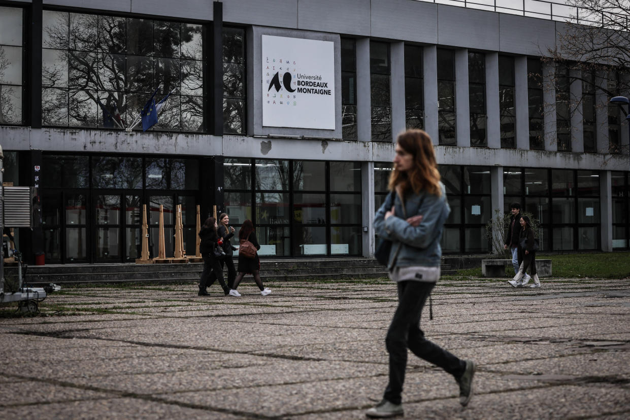 Des étudiants sur le campus de l’université Bordeaux-Montaigne à Pessac, le 12 janvier 2023.