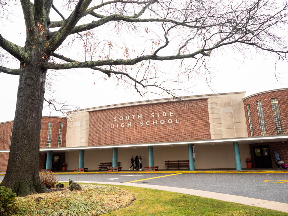 South Side High School in Rockville Centre, N.Y., eliminated many of its tracked classes.  (Yunuen Bonaparte for The Hechinger Report)