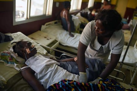 Hawanatu Conteh, a nurse at Connaught Hospital, tends to a patient while the hospital's doctors strike over pay and conditions, in Freetown, Sierra Leone December 4, 2018. Picture taken December 4, 2018.  REUTERS/Cooper Inveen