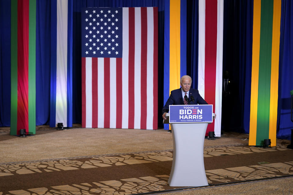 El candidato presidencial demócrata Joe Biden habla el martes 15 de septiembre de 2020 durante un evento del Mes de la Herencia Hispana en el Osceola Heritage Park, en Kissimmee, Florida. (AP Foto/Patrick Semansky)