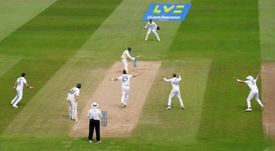 Usman Khawaja bowled by Ollie Robinson.