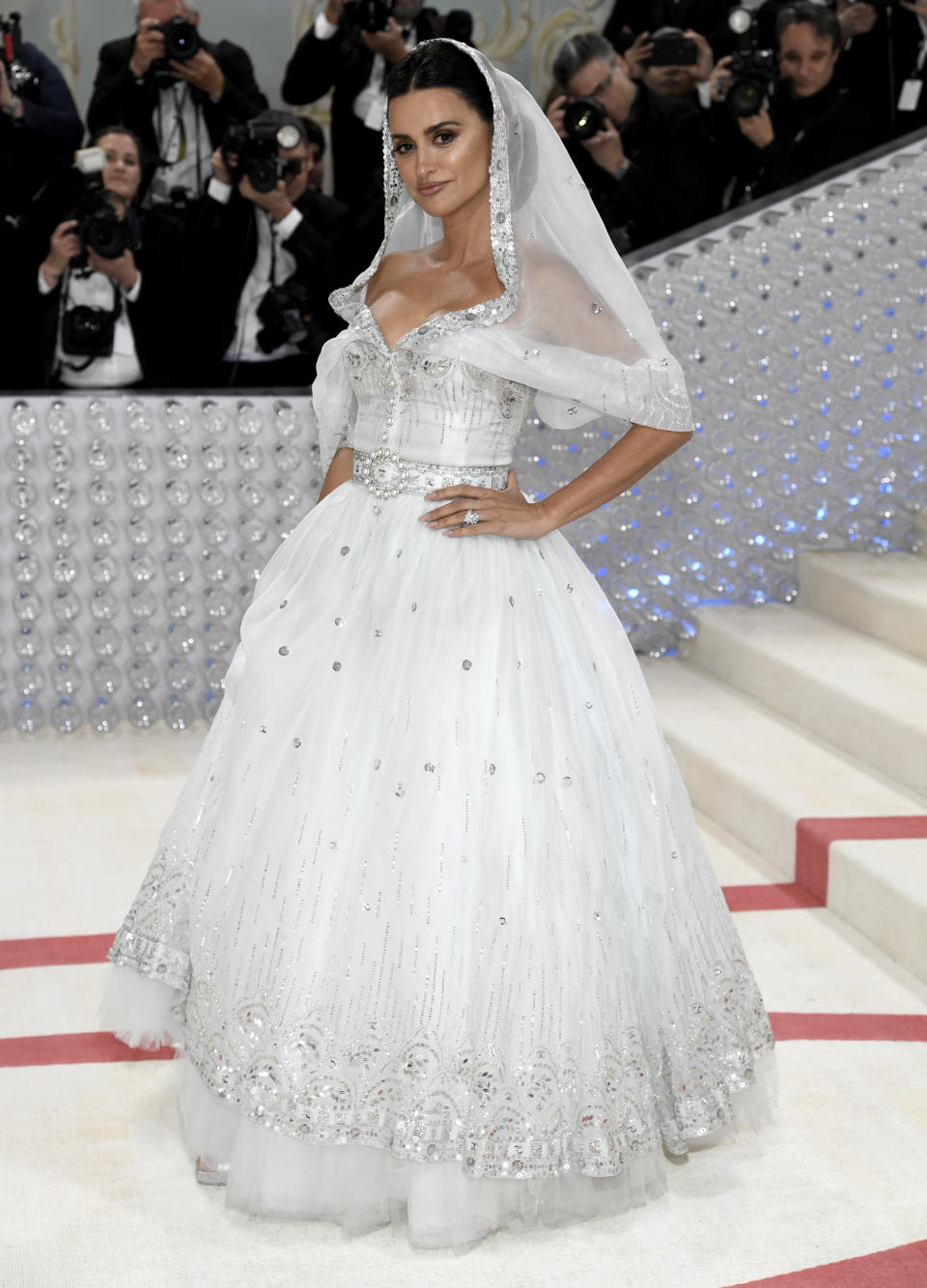 Penelope Cruz entrando a la Met Gala (Evan Agostini/Invision/AP)