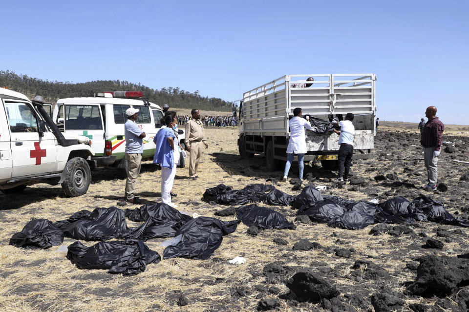 Rescuers remove body bags from the scene of an Ethiopian Airlines flight that crashed shortly after takeoff at Hejere near Bishoftu, or Debre Zeit, some 50 kilometers (31 miles) south of Addis Ababa, in Ethiopia, March 10, 2019. (Photo: AP)