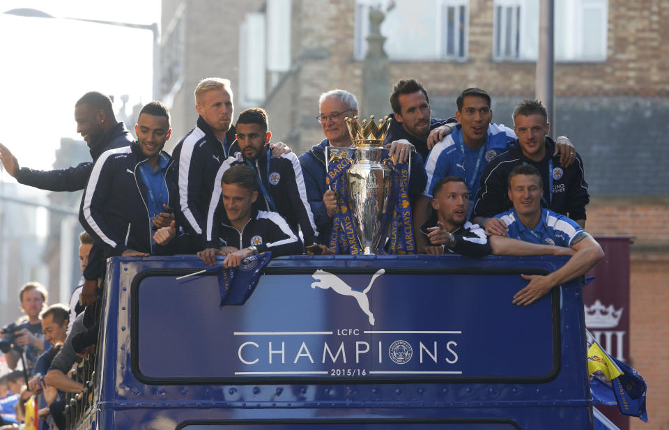 Britain Football Soccer - Leicester City - Premier League Title Winners Parade - Leicester City - 16/5/16  Leicester City manager Claudio Ranieri, Wes Morgan, Danny Simpson, Kasper Schmeichel, Riyad Mahrez, Andy King, Christian Fuchs, Danny Drinkwater, Leonardo Ulloa, Robert Huth and Jamie Vardy with the trophy on the bus during the parade  Reuters / Phil Noble   Livepic  EDITORIAL USE ONLY.