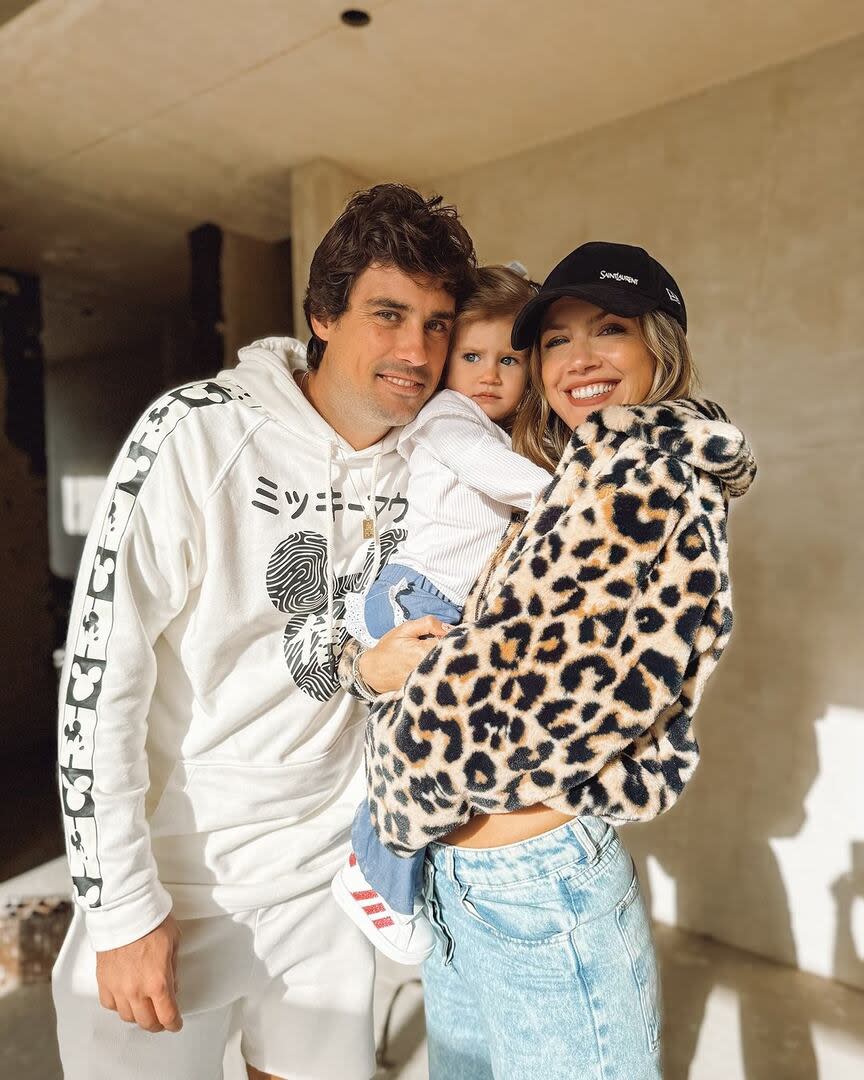 Demner está en pareja con el extenista Guido Pella y tienen una hija en común, Ari (Foto: Instagram @stephaniedemner)