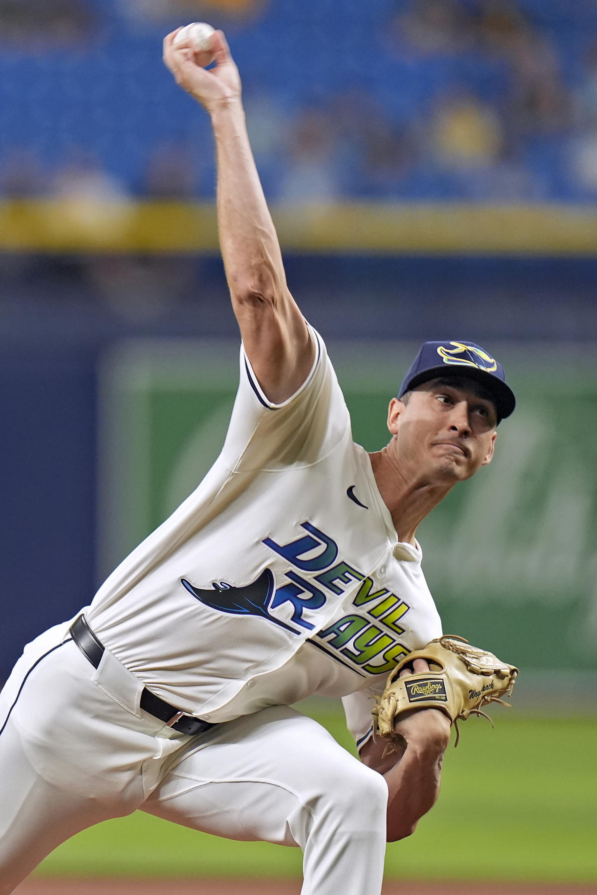 Waguespack and 5 relievers combine on a 6-hitter and Rays beat Giants 2-1