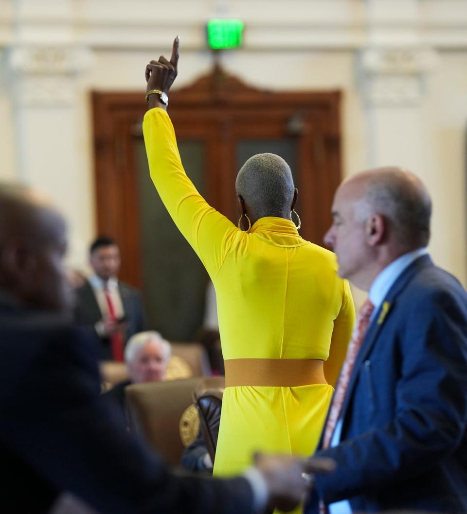 Rep. Jolanda Jones, D-Houston, raises her hand as she votes for an amendment to SB 15.