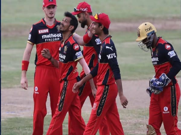 Spinner Yuzvendra Chahal along with RCB teammates (Photo/ iplt20.com)