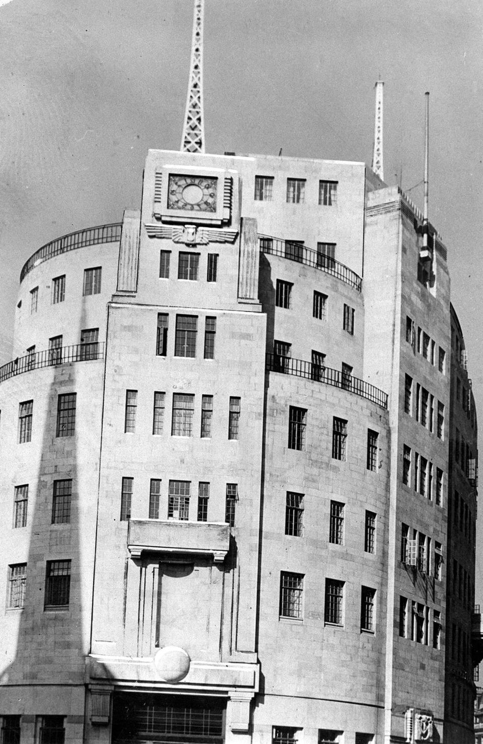 PA NEWS PHOTO 1935  BBC BROADCASTING HOUSE IN LANGHAM PLACE, LONDON