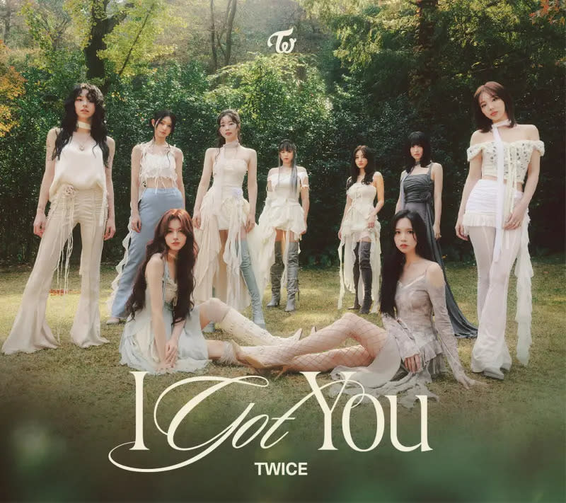 ▲TWICE第13張韓語迷你專輯《With YOU-th》，本月初一度登上《告示牌200大專輯榜》第一位。（圖／翻攝TWICE X）