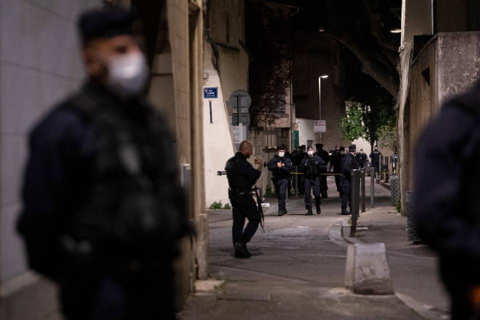 Des policiers dans les rues d'Avignon mercredi 5 mai 2021 (photo d'illustration) - CLEMENT MAHOUDEAU / AFP