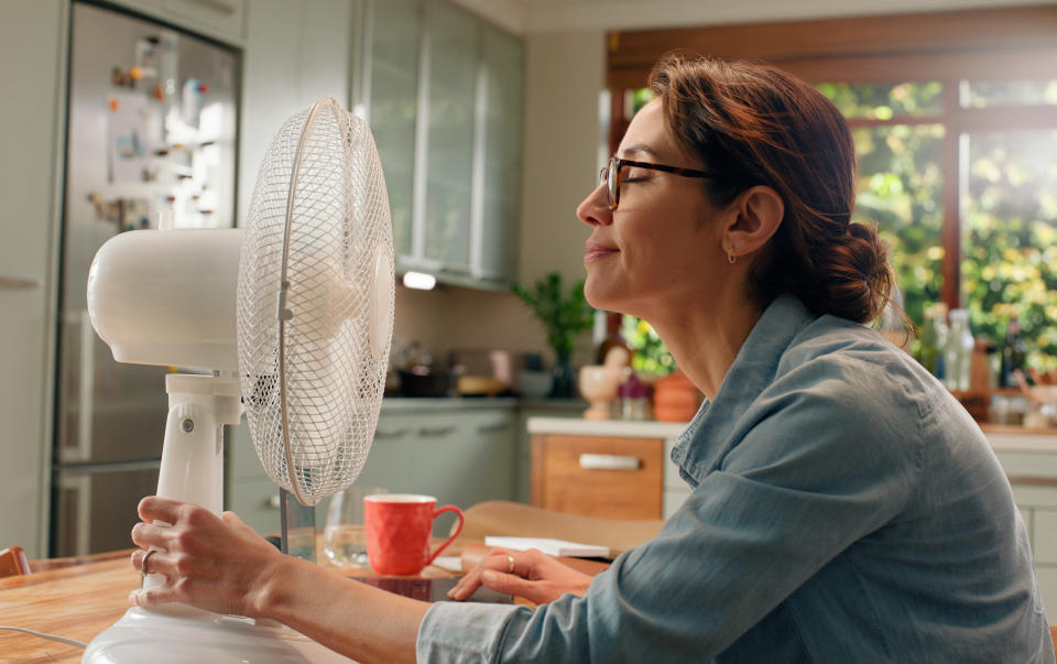 夏天煮飯降溫秘訣：善用循環扇降溫又省電（示意圖/Getty Image）