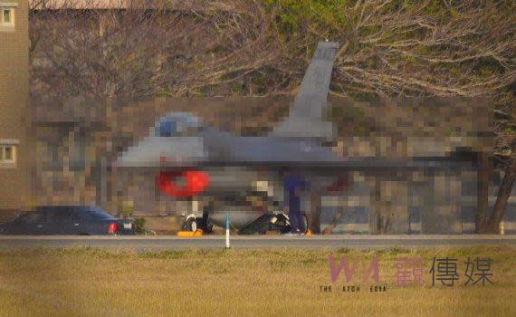 （觀傳媒離島新聞）【記者郭偉民／澎湖報導】空軍隸屬嘉義第四聯隊一架F-16戰機，今(14)日下午執行訓練任務時，飛行員發現儀表油量指示異常，緊急就近轉降澎湖馬公基地。
