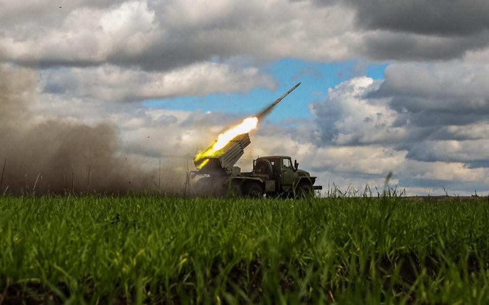 Ukraine forces fire on Russian positions in the Donetsk region - ANATOLII STEPANOV/AFP