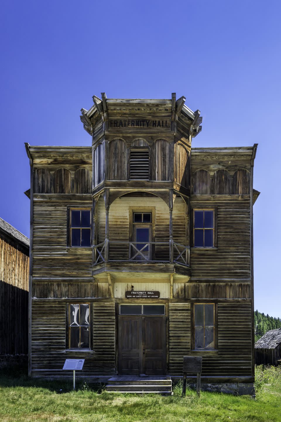 <p><strong>Population:</strong> 10</p><p><br><br>This ghost town used to be a mecca for silver mining. The Fraternity Hall, a structure used to host town gatherings, is one of the only buildings left. <br></p>