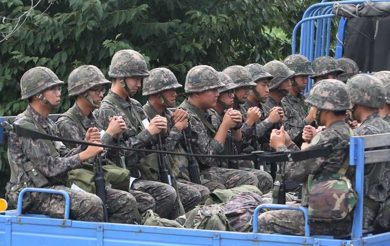 在南北韓交界戒備的南韓軍隊（美聯社）