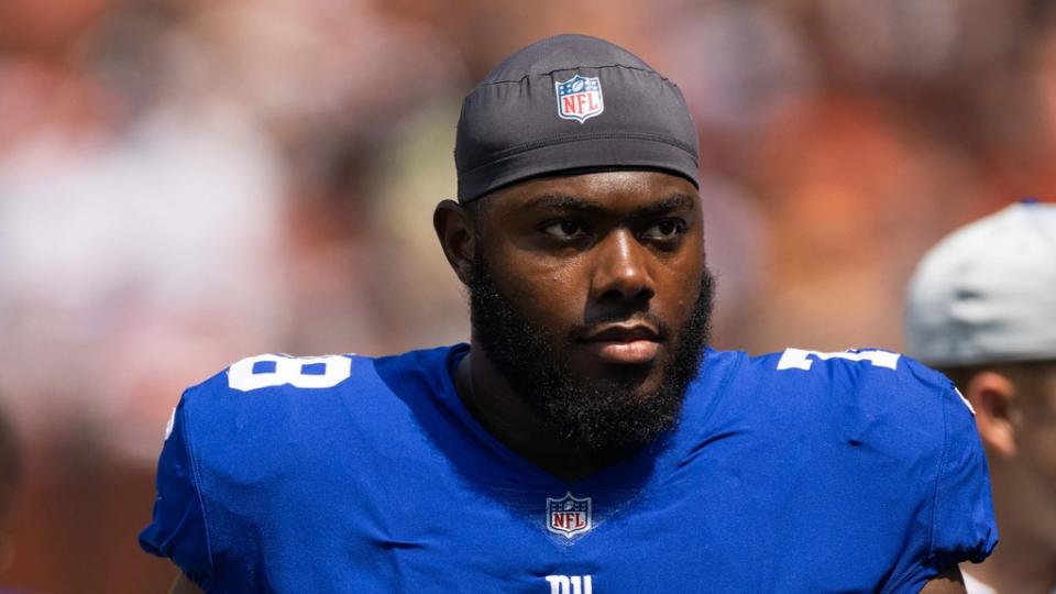 New York Giants offensive tackle Andrew Thomas (78) walks back to the locker room at the end of the second quarter against the Cleveland Browns at FirstEnergy Stadium.